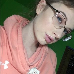 Meet your Posher, Becca